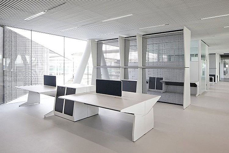 辦公室裝修設(shè)計(jì)中如何合理搭配設(shè)計(jì)好窗戶？(圖2)