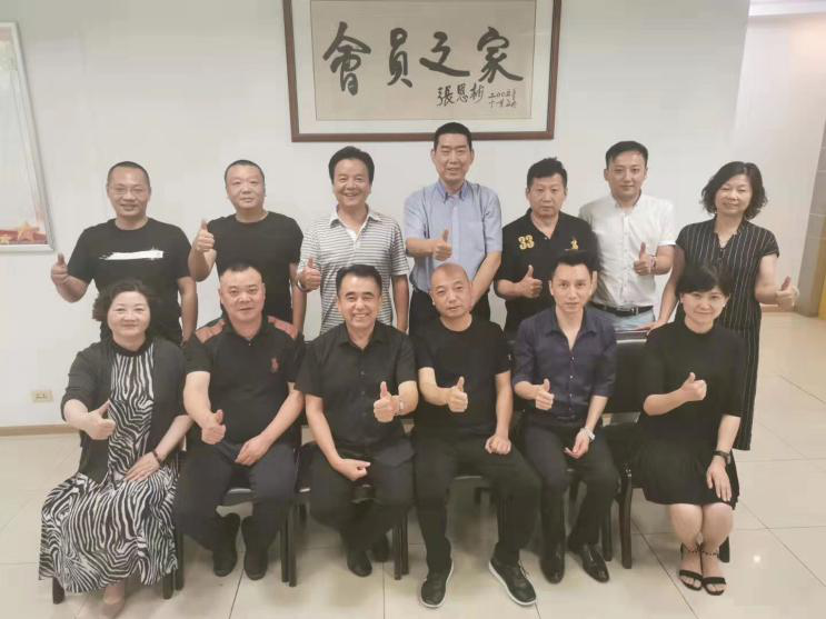 我省首個專家?guī)煺匠闪?，今泰裝飾工程經(jīng)理受(圖1)