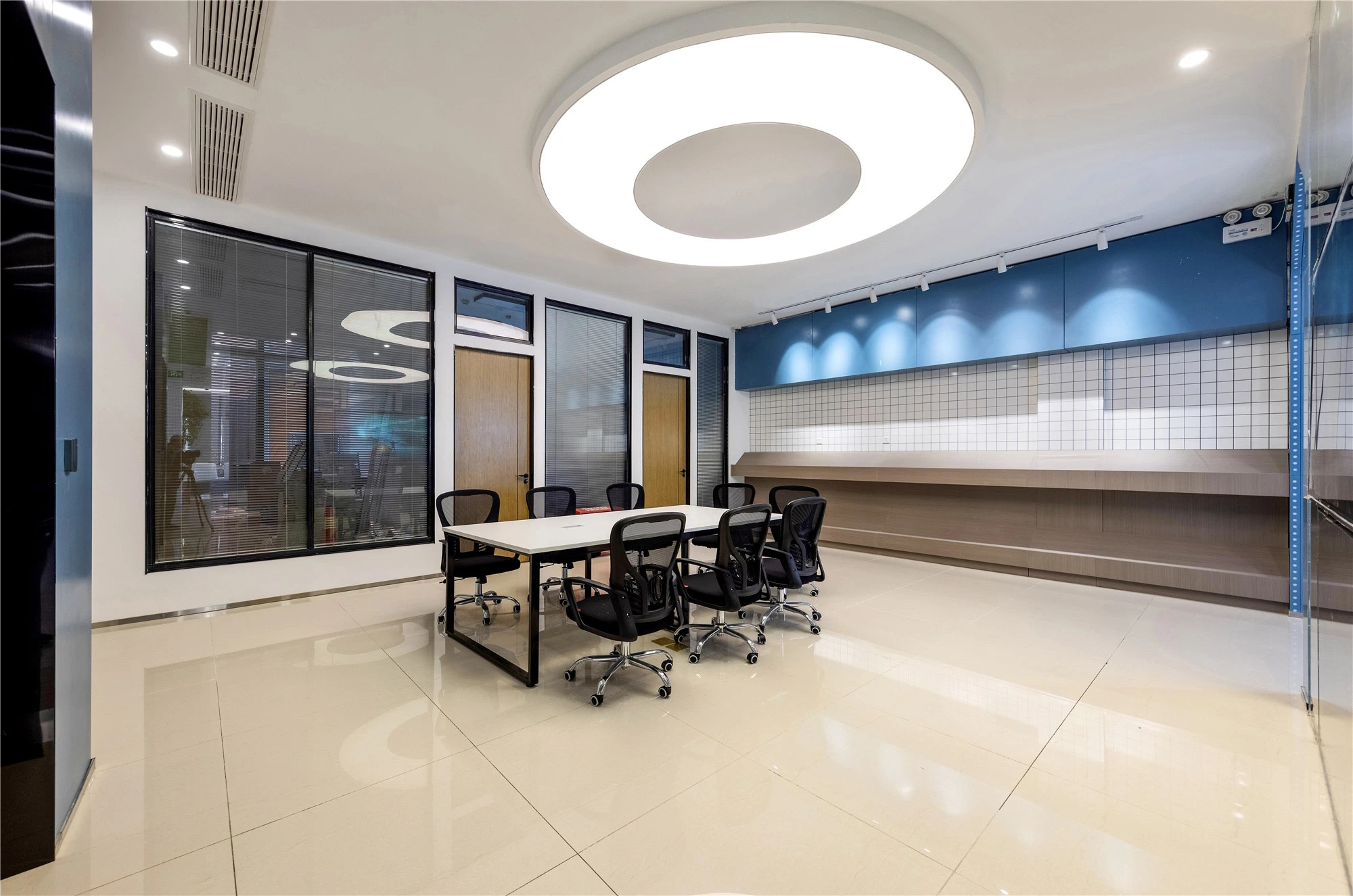 【案例賞析】武漢市車都天然氣營業(yè)廳完工實(shí)景展示，開放多元，活力共享！(圖3)