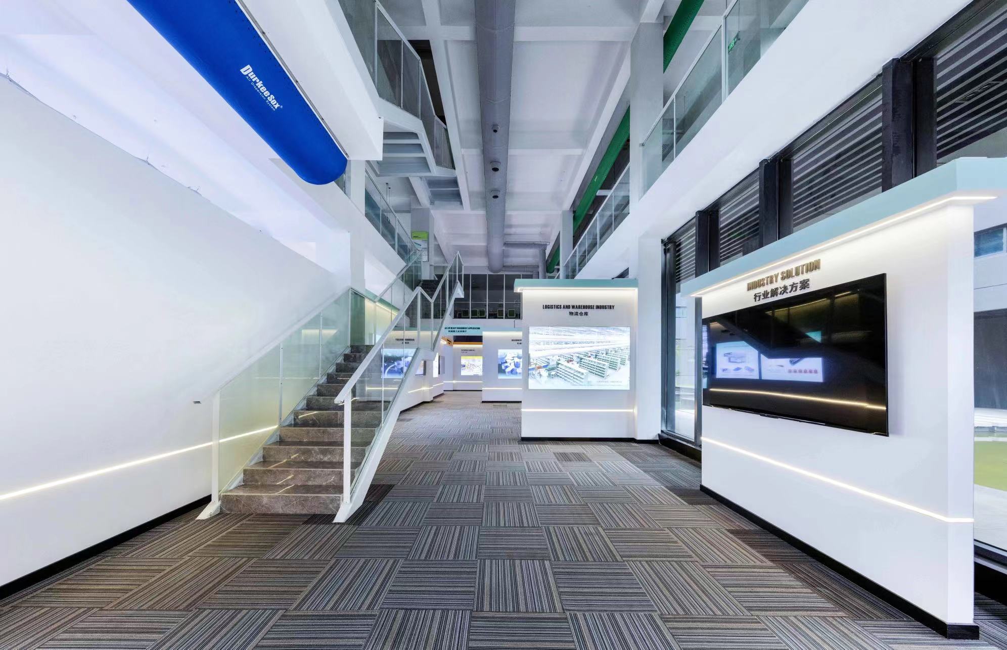 【案例賞析】簡到極致，自帶高級(jí)感的展廳設(shè)計(jì)！(圖11)