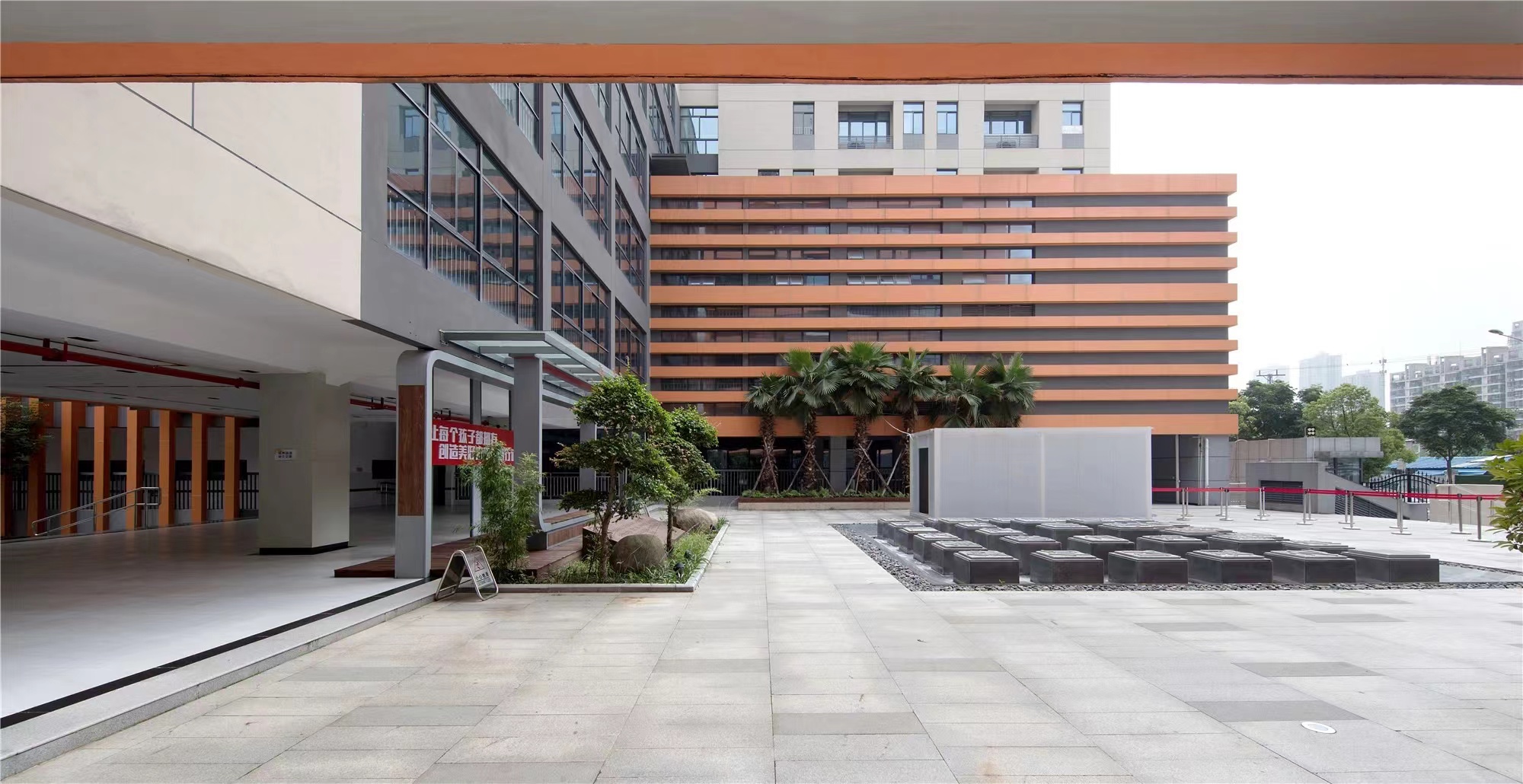 【學(xué)校案例】今泰裝飾在武漢市先后完成了與紅領(lǐng)巾學(xué)校6個校區(qū)的項目交付！(圖3)