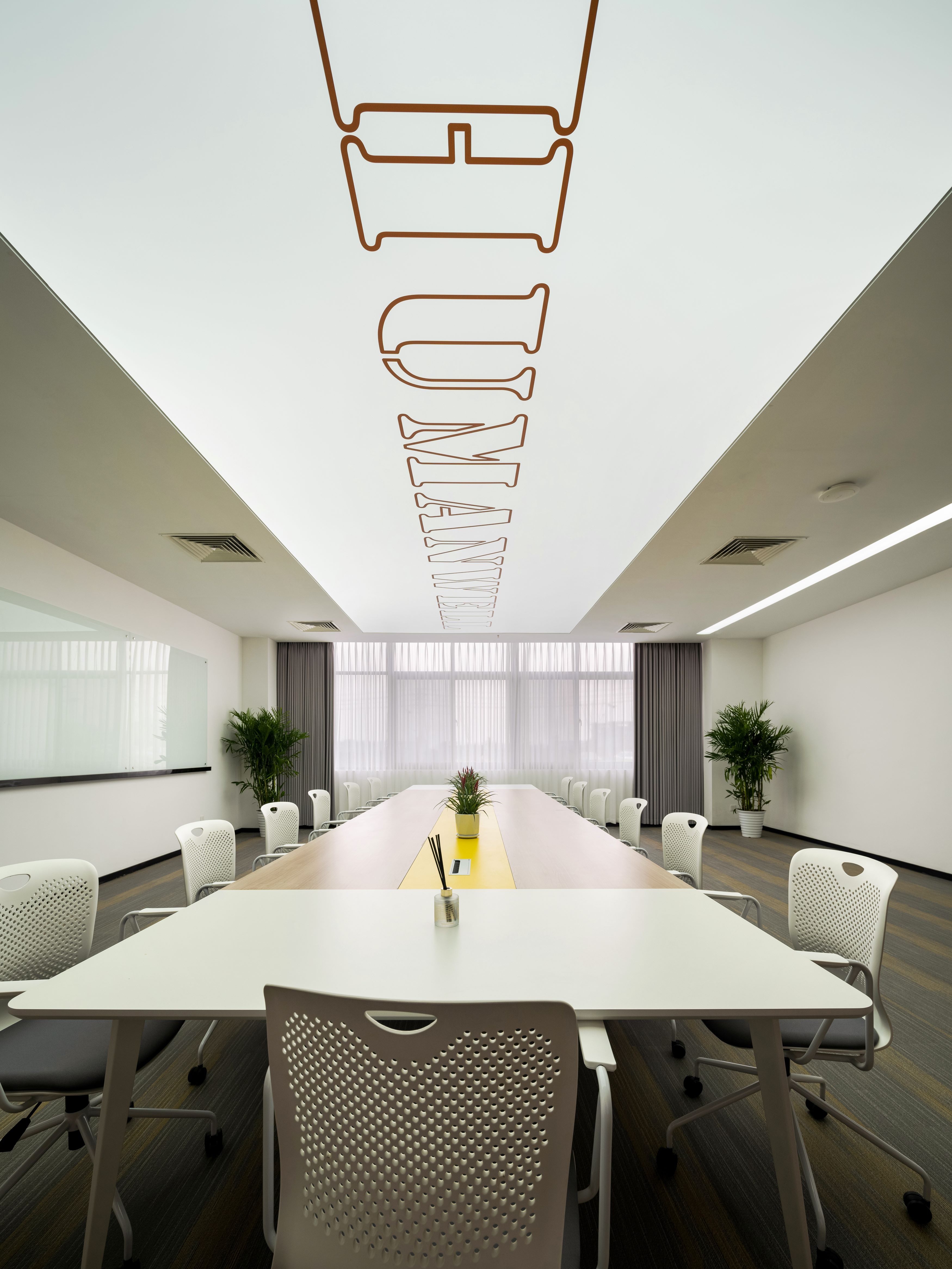 【完工案例】人福醫(yī)藥黃岡總部辦公室裝修完工！(圖5)