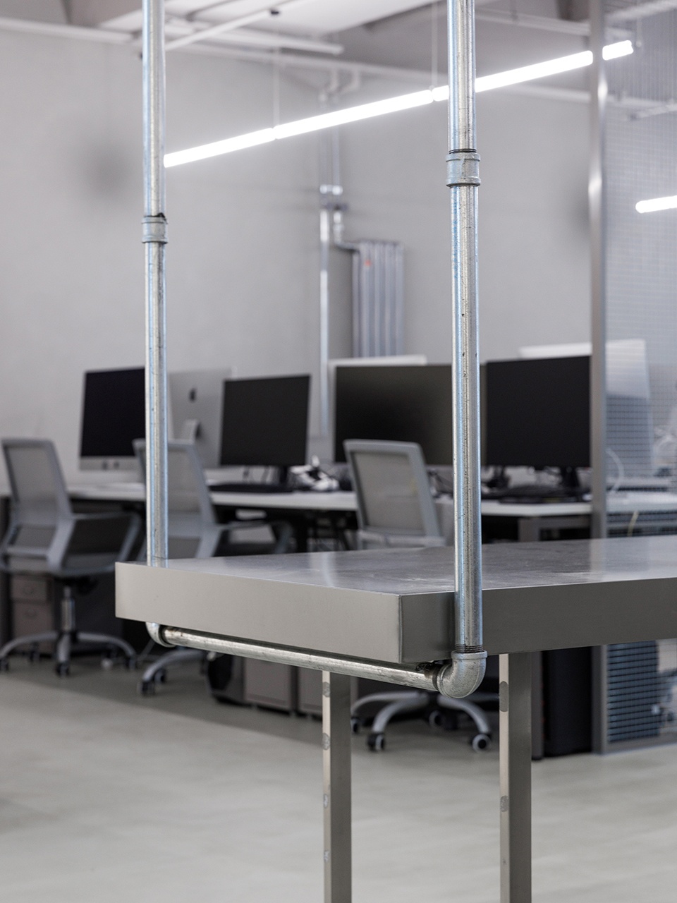 辦公室裝修設(shè)計,粗狂的線條走進(jìn)工業(yè)之美！(圖3)